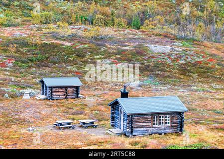 Berghütte in einer wunderschönen Herbstlandschaft Stockfoto