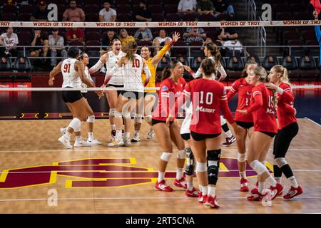 USC Trojans feiern während eines NCAA-Volleyball-Spiels gegen die Marist Red Foxes am Samstag, den 9. September 2023, im Galen Center in Los an Stockfoto