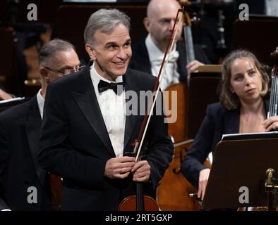 Prag, Tschechische Republik. September 2023. Der Geiger Gil Shaham trat beim Konzert des Israel Philharmonic Orchestra auf dem internationalen Musikfestival Dvoraks in Prag, Tschechische Republik, am 10. September 2023 auf. Quelle: Michaela Rihova/CTK Photo/Alamy Live News Stockfoto