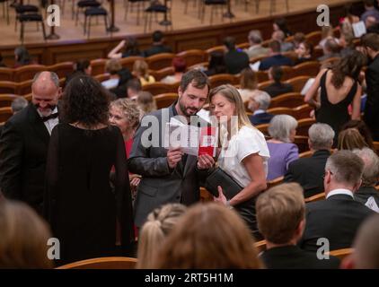 Prag, Tschechische Republik. September 2023. Das Publikum wird vor dem Konzert des Israel Philharmonic Orchestra auf dem Dvorak's Prague International Music Festival in Prag, Tschechische Republik, am 10. September 2023 gesehen. Quelle: Michaela Rihova/CTK Photo/Alamy Live News Stockfoto