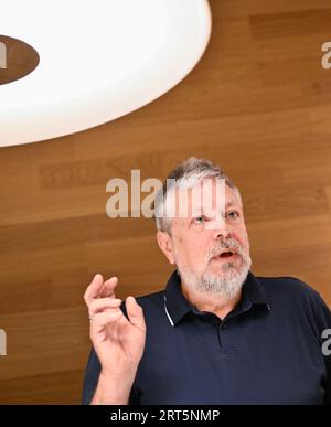 Stockholm, Schweden. 29. August 2023. Der russische Autor Michail Shishkin fotografierte am 29. August 2023 in Stockholm. Foto: Jonas Ekströmer/TT/Code 10030 Credit: TT News Agency/Alamy Live News Stockfoto