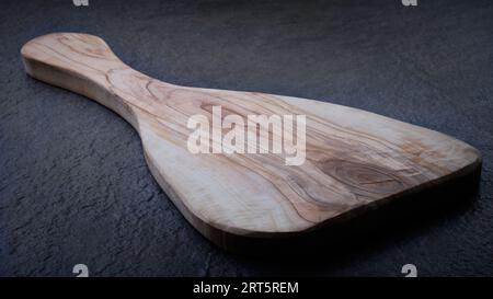 Schneidebrett auf einem Tisch Stockfoto