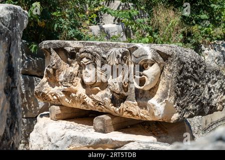 Steintheater Masken und Medusa Relief in der antiken Stadt Myra in Demre, Antalya Stockfoto