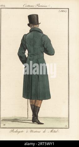 Französischer Gentleman mit Oberhut, grünem Reitermantel mit Metallknöpfen und Reiterstiefeln. Redingote a Boutons de Metal. Handkolorierter Kupferstich von Pierre-Charles Baquoy nach einer Modeplatte von Horace Vernet aus Pierre de la Mesangeres Journal des Dames et des Modes, Zeitschrift für Frauen und Mode, Paris, 1814. Stockfoto