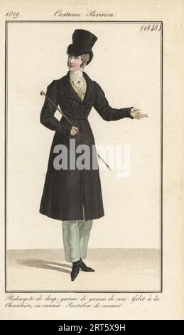 Französischer Gentleman mit Oberhut, Wollreitmantel mit Seidenknöpfen, Kaschmir-Kavallerie-Weste, Kaschmir-Hose, mit Rohrstock. Redingote de drap, garnie de gances de soie, Gilet a la chevaliere, en casimir, Pantalon de casimir. Handkolorierter Kupferstich nach einer Modeplatte von Louis Marie Lante aus Pierre de la Mesangeres Journal des Dames et des Modes, Zeitschrift für Frauen und Mode, Paris, 1819. Stockfoto