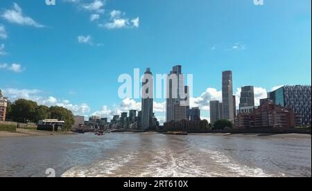 Die Hochhäuser neben der Themse in Vauxhall, London, UK Stockfoto