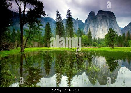 Cathedral Rock im Yosemite National Park, Kalifornien; Mai 2008 Stockfoto