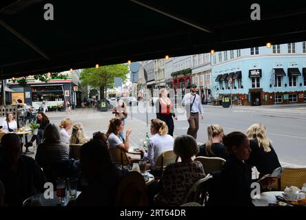 Die pulsierende Mojoe Kitchen & Bar in Gothersgade, Kopenhagen, Dänemark. Stockfoto