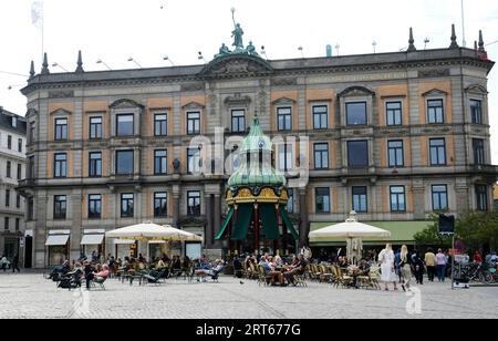 Der alte barocke Kiosk aus dem Jahr 1913 wurde in eine Kaffeebar/ein Restaurant im Kongens Nytorv/Kings New Square im Zentrum von Kopenhagen, Dänemark, verwandelt. Stockfoto