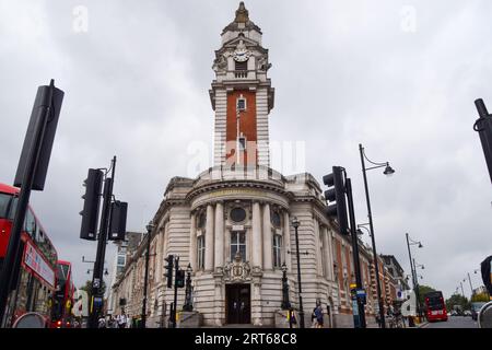 London, Großbritannien. September 2023. Außenansicht des Rathauses von Lambeth, während eine zweitägige Anhörung des Lambeth Council über die Zukunft des berühmten Veranstaltungsortes für Live-Musik Brixton Academy beginnt. Die O2 Academy Brixton wurde nach dem Tod von zwei Personen und mehreren weiteren Verletzten infolge eines Untergangs während eines Asake-Auftritts im Dezember 2022 gesperrt. Quelle: Vuk Valcic/Alamy Live News Stockfoto