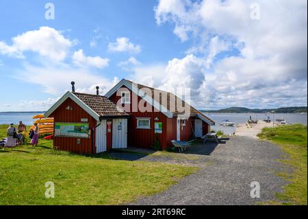 Øitangen auf Jomfruland ist eine Gruppe von Unterkünften und Dienstleistungen, die von der Norwegischen Wandervereinigung für Besucher der Insel betrieben werden. Norwegen. Stockfoto