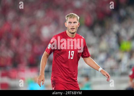 10. September 2023: Jonas Wind (Dänemark) schaut während eines Qualifikationsspiels der Gruppe H zur EURO 2024, Finnland gegen Dänemark, im Olympiastadion Helsinki, Finnland, an. Kim Price/CSM Stockfoto