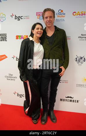 Sadie Frost und Damian Lewis während des jährlichen BGC-Wohltätigkeitstages in Canary Wharf in London zum Gedenken an die 658 Kollegen von BGC und die 61 Eurobrokers-Mitarbeiter, die am 11. September verloren. Am Wohltätigkeitstag werden 100 % der weltweiten Einnahmen der BGC Group an den Cantor Fitzgerald Relief Fund und Dutzende andere Wohltätigkeitsorganisationen auf der ganzen Welt gespendet. Ausgabedatum: Montag, 11. September 2023. Stockfoto