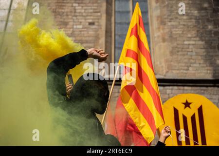 Barcelona, Barcelona, Spanien. September 2023. Die für die Unabhängigkeit eintretende Linke demonstriert zusammen mit verschiedenen Jugendgruppen wie Arran im Zentrum Barcelonas während des Nationalfeiertags von Katalonien. (Bild: © Marc Asensio Clupes/ZUMA Press Wire) NUR REDAKTIONELLE VERWENDUNG! Nicht für kommerzielle ZWECKE! Stockfoto