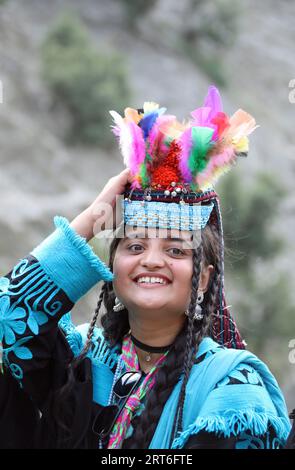 Kalash Woman beim Uchaw Summer Festival Stockfoto