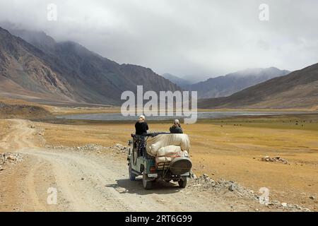 Touristen auf dem Shandur Pass in Khyber Pakhtunkhwa Stockfoto