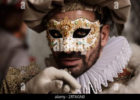 Mann, Edelmann, Edelmann, Karneval Venedig, Venedig Karneval, Carnevale di Venezia, Masken in Venedig, Venedig Mann, Masken, Kostüme, Stockfoto