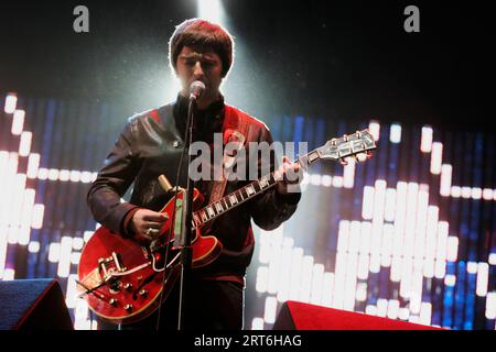 Oasis tritt 2004 beim Glastonbury Festival auf Stockfoto