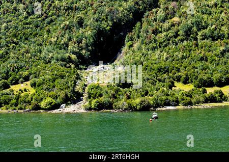 Landschaft chilenischer Fjorde im Aysen-Fjord in der Nähe von Puerto Chacabuco, Patagonien, Chile, Südamerika Stockfoto