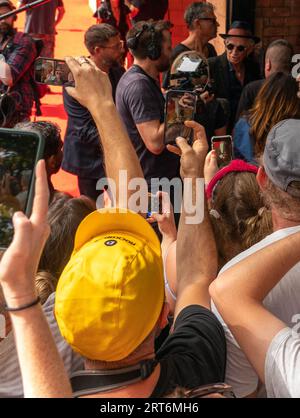 Keith Richards of the Rolling Stones kommt im Londoner Hackney Empire an, um ihr neues Album Hackney Diamonds zu veröffentlichen Stockfoto