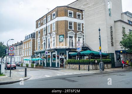 LONDON – 8. AUGUST 2023: Dartmouth Castle Pub in Hammersmith, West-London Stockfoto
