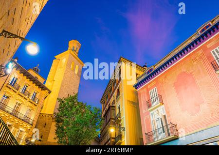 Blick auf ein schönes Wahrzeichen in Pamplona, Navarras Hauptstadt, Spanien bei Dämmerung Stockfoto