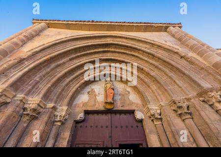 Außenansicht der Kirche Santiago EL Mayor in Sangüesa Zangoza, Navarra, Spanien Stockfoto