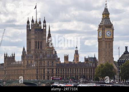 London, Großbritannien. September 2023. Außenansicht von Big Ben, Westminster Bridge und den Houses of Parliament, nachdem ein parlamentarischer Forscher verhaftet wurde, weil er angeblich nach China ausspioniert hatte. Quelle: Vuk Valcic/Alamy Live News Stockfoto