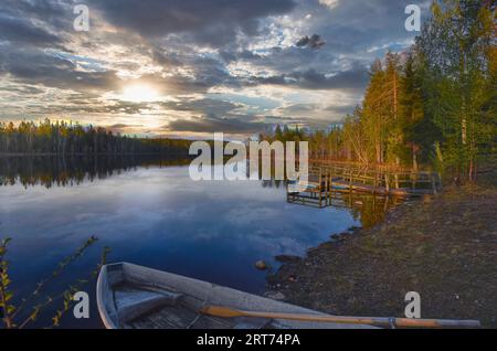 Sonnenuntergang am Erilampi-See, entlegener See Lakeland Karelia Finnland Stockfoto