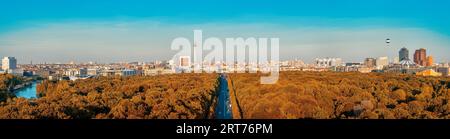 Panoramaaussicht auf das Stadtzentrum von berlin im Herbst, deutschland Stockfoto