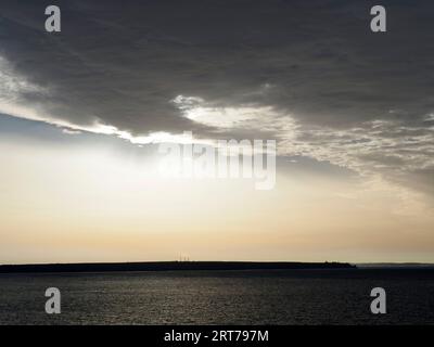 Morgenlicht über St. Ann's Head von Skokholm, Pembrokeshire, Wales Stockfoto