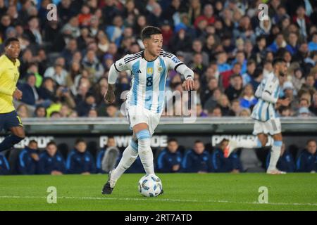 Stadt Buenos Aires, Argentinien. September 2023. Stadt Buenos Aires, Argentinien, 7. September 2023 Enzo Fernandez (#8 Argentina) in Aktion während des südamerikanischen Qualifikationsspiels zwischen Argentinien und Ecuador für die Weltmeisterschaft 2026 USA, Mexiko Kanada, bei den südamerikanischen Qualifikationsspielen für die Weltmeisterschaft 2026 in Buenos Aires, Argentinien, September 2023. Endstand Argentinien 1:0 Ecuador. Das nächste Spiel Argentinien trifft am 12. September im Hernando Siles Stadion in La Paz (Bolivien) gegen Bolivien (JULIETA FERRARIO/SPP) Credit: SPP Sport Press Photo. Alamy Live News Stockfoto