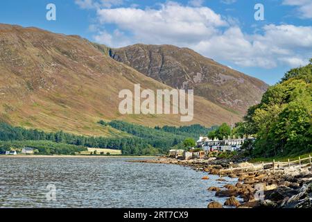 Applecross Bealach na Ba Häuser an der Küste der Applecross Bay im Spätsommer Stockfoto