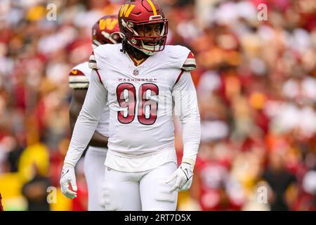 Landover, MD, USA. September 2023. James Smith-Williams (96) blickt auf das Spiel zwischen den Arizona Cardinals und den Washington Commanders in Landover, MD. Reggie Hildred/CSM/Alamy Live News Stockfoto