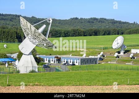 Galileo-Antennen am Bahnhof Redu, ESTRACK-Funkantennenstation für die Kommunikation mit Raumfahrzeugen in Libin, Luxemburg, Wallonien, Belgien Stockfoto