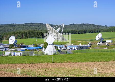 Galileo-Antennen am Bahnhof Redu, ESTRACK-Funkantennenstation für die Kommunikation mit Raumfahrzeugen in Libin, Luxemburg, Wallonien, Belgien Stockfoto