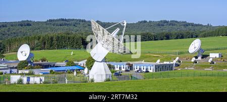 Galileo-Antennen am Bahnhof Redu, ESTRACK-Funkantennenstation für die Kommunikation mit Raumfahrzeugen in Libin, Luxemburg, Wallonien, Belgien Stockfoto