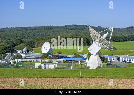 Galileo-Antennen am Bahnhof Redu, ESTRACK-Funkantennenstation für die Kommunikation mit Raumfahrzeugen in Libin, Luxemburg, Wallonien, Belgien Stockfoto