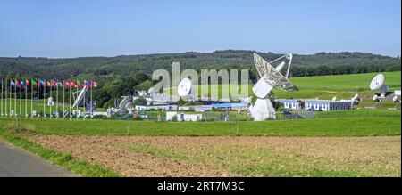 Galileo-Antennen am Bahnhof Redu, ESTRACK-Funkantennenstation für die Kommunikation mit Raumfahrzeugen in Libin, Luxemburg, Wallonien, Belgien Stockfoto