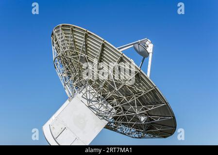 Galileo-Antenne am Bahnhof Redu, ESTRACK-Funkantenne für die Kommunikation mit Raumfahrzeugen in Libin, Luxemburg, Wallonien, Belgien Stockfoto