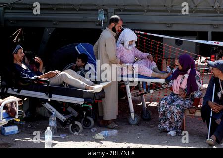 Al Haouz, Marokko. September 2023. In Talat N'Yaaqoub, südlich von Marrakesch, werden Verwundete nach dem starken Erdbeben, das Marokko am späten Freitag heimsuchte, versorgt. Quelle: Khaled Nasraoui/dpa/Alamy Live News Stockfoto