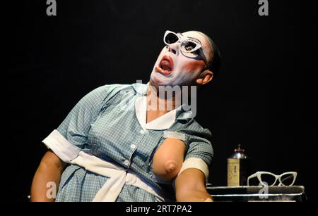 MADRID, MADRID, Spanien. September 2023. „EL TRANSFORMIMO“, erstellt und aufgeführt vom argentinisch-spanischen Schauspieler MARTIN KENT, kehrt mit mehr Charakteren nach Madrid zurück (Bild: © Richard Zubelzu/ZUMA Press Wire) NUR REDAKTIONELLE VERWENDUNG! Nicht für kommerzielle ZWECKE! Quelle: ZUMA Press, Inc./Alamy Live News Stockfoto