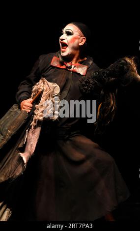 MADRID, MADRID, Spanien. September 2023. „EL TRANSFORMIMO“, erstellt und aufgeführt vom argentinisch-spanischen Schauspieler MARTIN KENT, kehrt mit mehr Charakteren nach Madrid zurück (Bild: © Richard Zubelzu/ZUMA Press Wire) NUR REDAKTIONELLE VERWENDUNG! Nicht für kommerzielle ZWECKE! Quelle: ZUMA Press, Inc./Alamy Live News Stockfoto