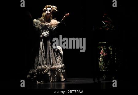MADRID, MADRID, Spanien. September 2023. „EL TRANSFORMIMO“, erstellt und aufgeführt vom argentinisch-spanischen Schauspieler MARTIN KENT, kehrt mit mehr Charakteren nach Madrid zurück (Bild: © Richard Zubelzu/ZUMA Press Wire) NUR REDAKTIONELLE VERWENDUNG! Nicht für kommerzielle ZWECKE! Quelle: ZUMA Press, Inc./Alamy Live News Stockfoto
