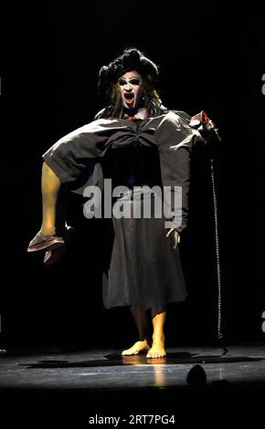 MADRID, MADRID, Spanien. September 2023. „EL TRANSFORMIMO“, erstellt und aufgeführt vom argentinisch-spanischen Schauspieler MARTIN KENT, kehrt mit mehr Charakteren nach Madrid zurück (Bild: © Richard Zubelzu/ZUMA Press Wire) NUR REDAKTIONELLE VERWENDUNG! Nicht für kommerzielle ZWECKE! Quelle: ZUMA Press, Inc./Alamy Live News Stockfoto