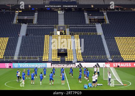 Dortmund, Deutschland. September 2023. Das französische Team während der letzten Trainingseinheit. Die Nationalmannschaften Deutschlands und Frankreichs treffen sich am Dienstag in Düsseldorf. Quelle: Federico Gambarini/dpa/Alamy Live News Stockfoto