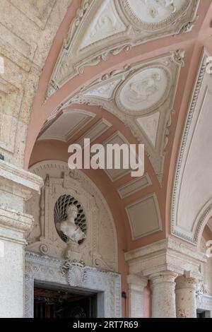 Miami, Florida - 25. August 2023: Ceilingof Villa Vizcaya in Miami. Stockfoto