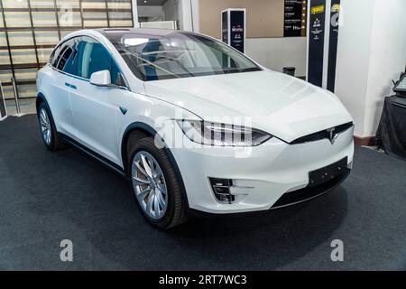 Kuala Lumpur, Malaysia - 5. Mai 2023: Tesla Model X auf der Malaysian Autoshow 2023 Stockfoto