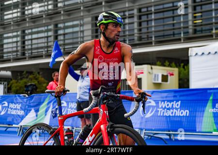 Valencia, Spanien. September 2023. Kevin Tarek Viñuela Gonzalez aus Spanien in Aktion beim Radrennen der Triathlon-Weltmeisterschaft 2023 in La Marina de Valencia. Quelle: SOPA Images Limited/Alamy Live News Stockfoto