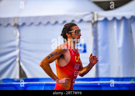 Valencia, Spanien. September 2023. Andres Hilario Morales aus Spanien in Aktion beim Radrennen der Triathlon-Weltmeisterschaft 2023 in La Marina de Valencia. Quelle: SOPA Images Limited/Alamy Live News Stockfoto